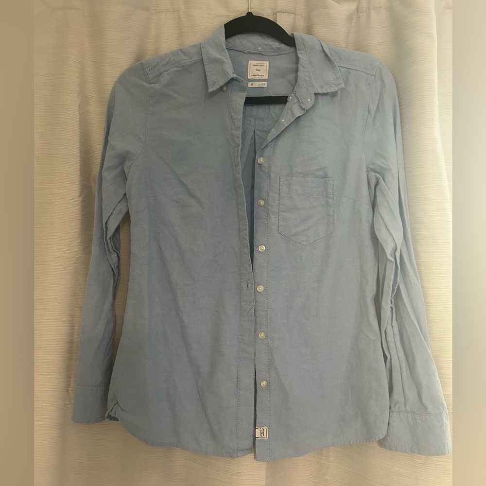 GAP Light Blue Women's Button Down Shirt
